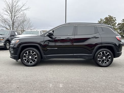 Used 2022 Jeep Compass Latitude image 2