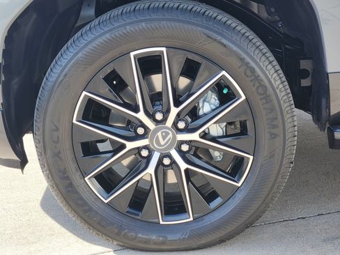 Used 2024 Lexus GX 550 w/ Accessory Package (Z1) AWD/4WD image 7