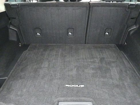 Used 2021 Nissan Rogue SV image 9