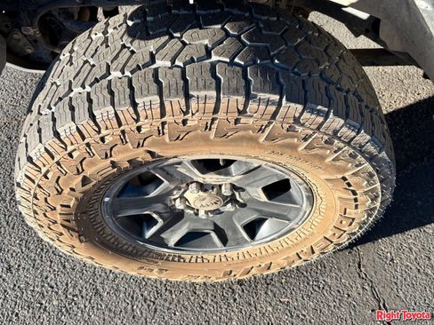 Used 2023 Jeep Gladiator Mojave AWD/4WD image 7