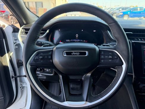 Used 2025 Jeep Grand Cherokee L Laredo RWD image 27
