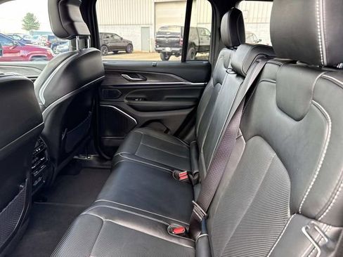 Used 2024 Jeep Grand Cherokee Overland w/ Luxury Tech Group IV AWD/4WD image 26