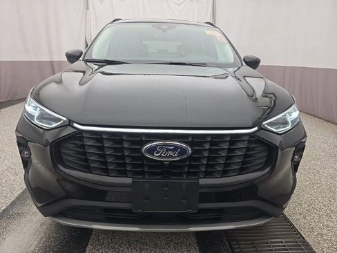 Used 2024 Ford Escape Platinum AWD/4WD image 2