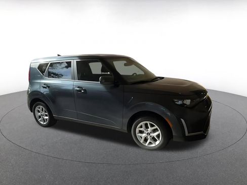 Used 2025 Kia Soul LX w/ LX Technology Package image 2