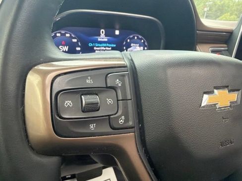 Used 2023 Chevrolet Suburban High Country w/ Premium Package 2 AWD/4WD image 31