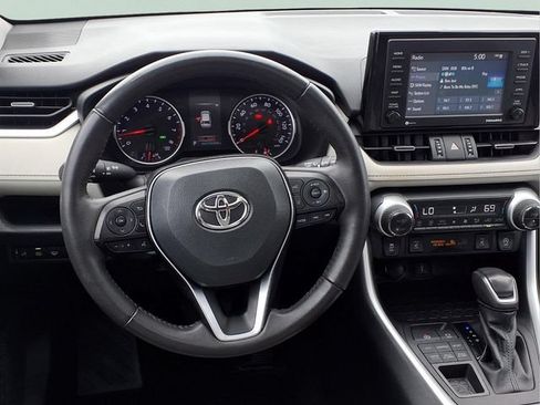 Used 2021 Toyota RAV4 XLE Premium AWD/4WD image 4
