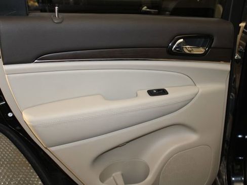 Used 2021 Jeep Grand Cherokee Overland AWD/4WD image 15