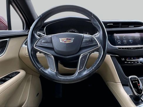 Used 2018 Cadillac XT5 FWD image 6
