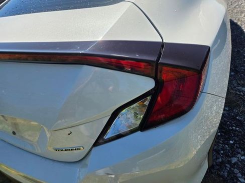 Used 2019 Honda Civic Touring image 13
