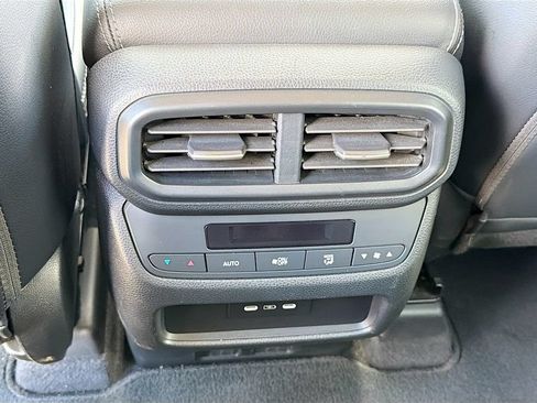 Used 2025 Honda Pilot Touring image 24