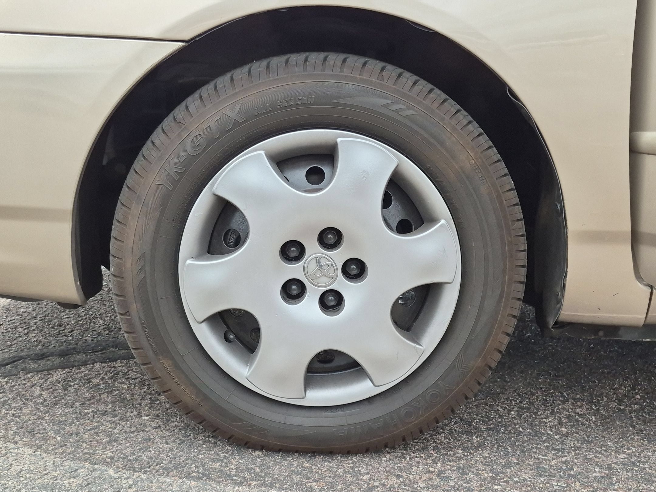 Used 2004 Toyota Corolla CE w/ All Weather Guard Pkg FWD image 3