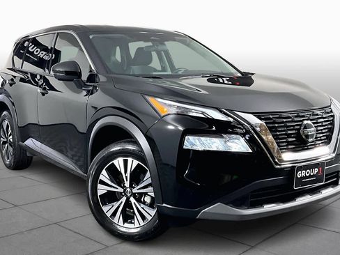 Used 2021 Nissan Rogue SV image 3