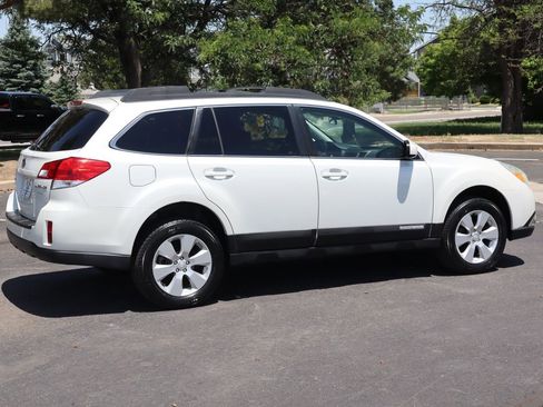 Used 2012 Subaru Outback 2.5i Premium w/ All-Weather Pkg AWD/4WD image 4