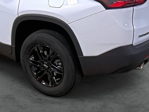 Used 2023 Chevrolet Traverse LT w/ Midnight/Sport Edition FWD image 9