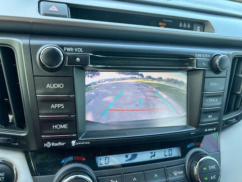 Used 2018 Toyota RAV4 XLE FWD image 23