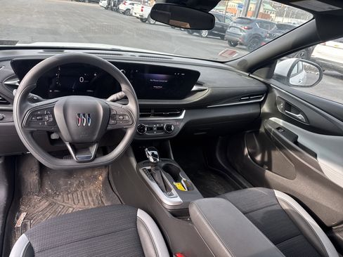 Used 2024 Buick Envista Preferred w/ Advanced Safety Package image 14