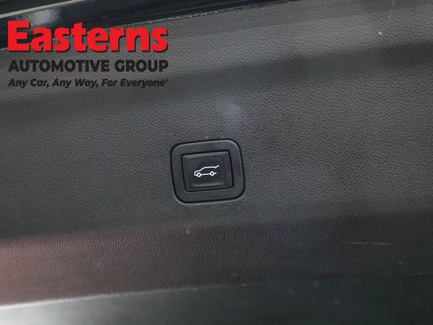 Used 2024 Chevrolet Suburban Premier RWD image 25