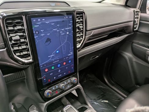 Used 2025 Ford Ranger Lariat w/ Trailer Tow Package image 10