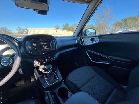 Used 2025 Kia Soul LX w/ LX Technology Package image 33