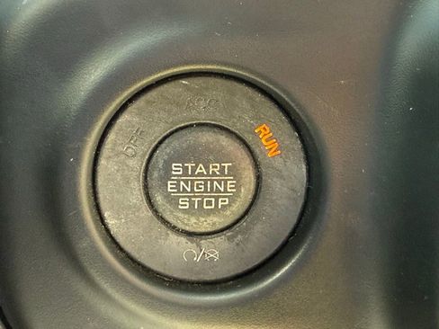 Used 2020 Jeep Gladiator Sport image 10