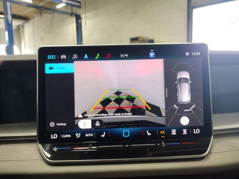 New 2025 Volkswagen Tiguan SE image 8