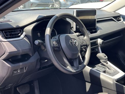 Used 2025 Toyota RAV4 LE AWD/4WD image 13