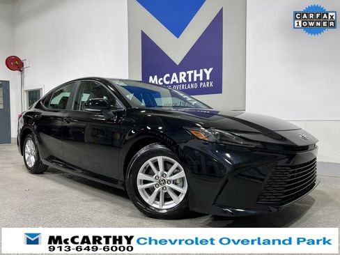 Used 2025 Toyota Camry LE image 1