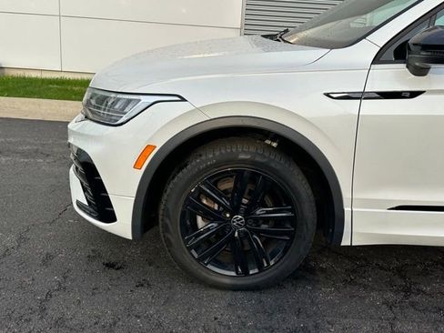 Certified 2022 Volkswagen Tiguan SE R-Line image 7