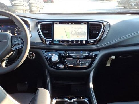 New 2026 Chrysler Pacifica Limited w/ S Appearance Package FWD image 7