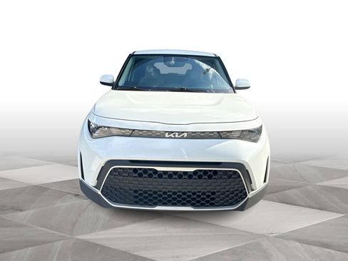 Used 2025 Kia Soul LX w/ LX Technology Package FWD image 3