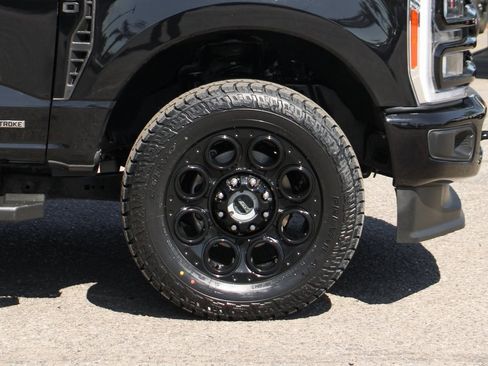 Used 2023 Ford F250 Lariat w/ Black Appearance Package image 44