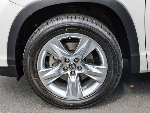 Used 2018 Toyota Highlander Limited FWD image 35