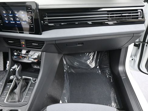 New 2026 Volkswagen Jetta SE FWD image 43