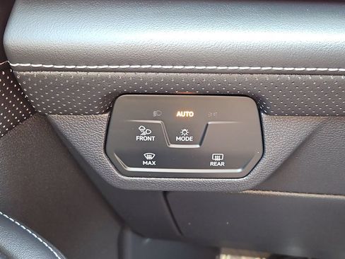Used 2025 Volkswagen Atlas SEL AWD/4WD image 18
