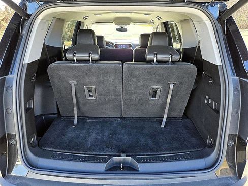 Used 2023 GMC Acadia SLT image 16