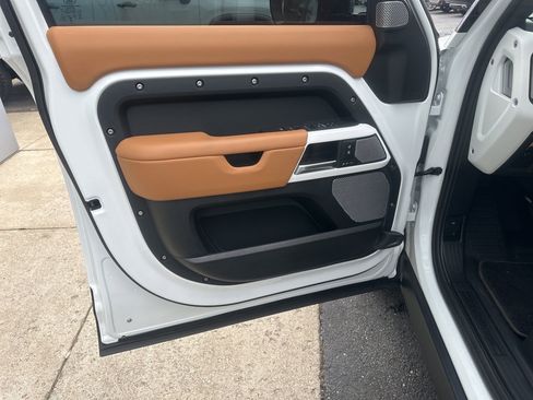 Used 2024 Land Rover Defender 130 S image 8