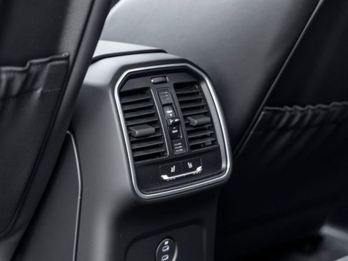 Certified 2026 Porsche Macan S AWD/4WD image 32