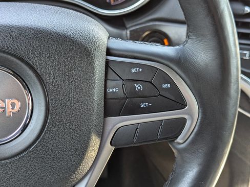 Used 2018 Jeep Grand Cherokee Limited image 24