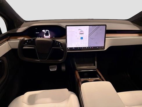Used 2022 Tesla Model X image 17