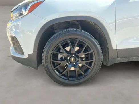 Used 2022 Chevrolet Trax LT w/ Premium Seat Package AWD/4WD image 21