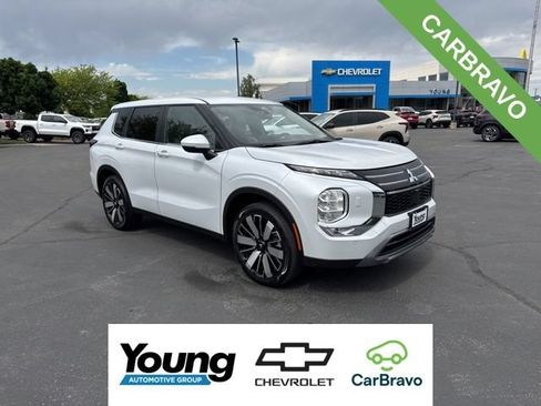 Used 2025 Mitsubishi Outlander SE AWD/4WD image 1