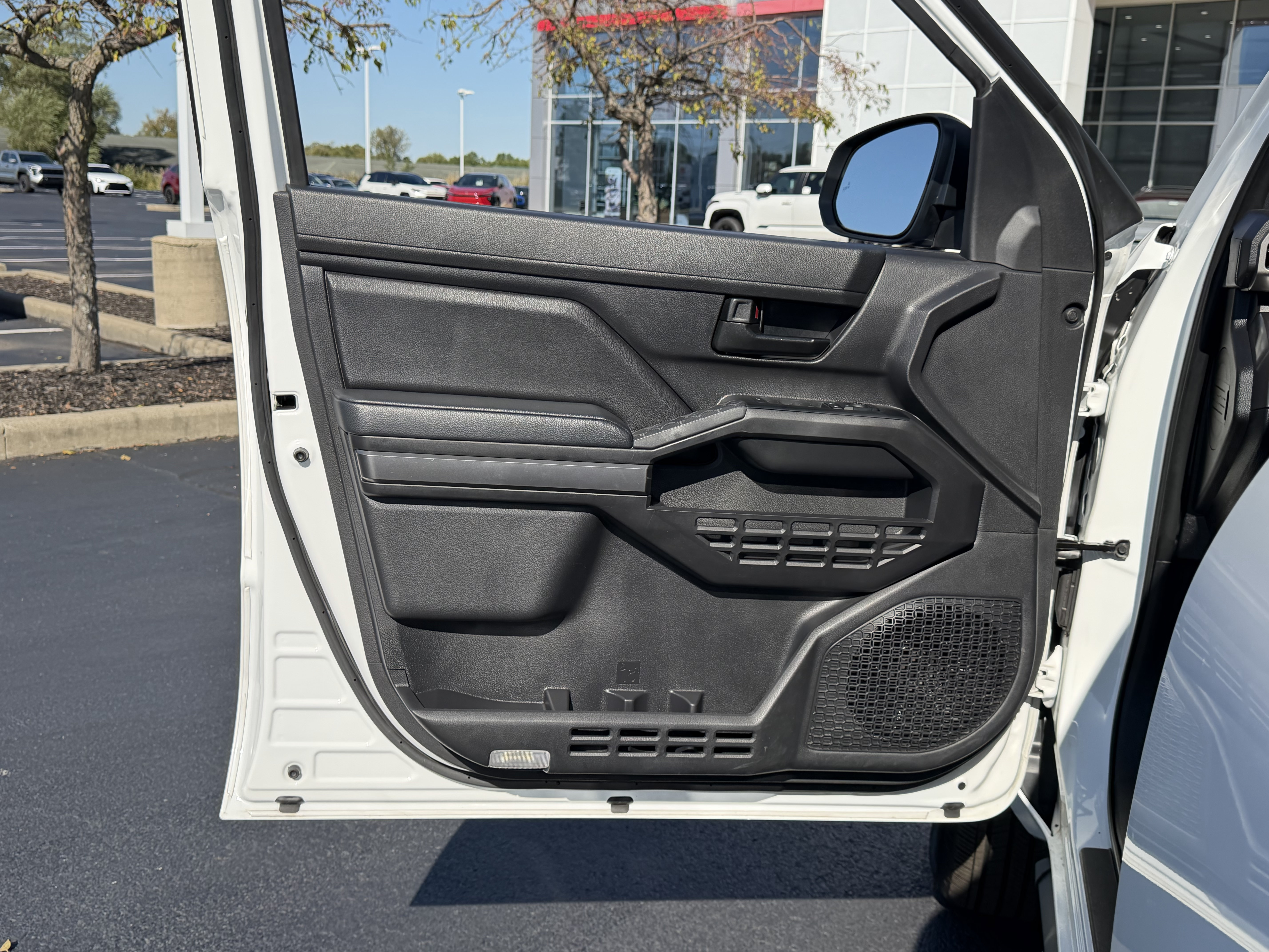 Certified 2025 Toyota Tacoma SR5 AWD/4WD image 21
