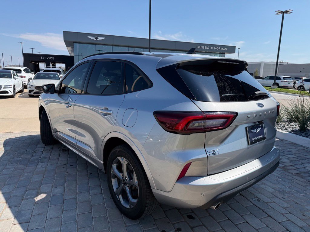 Used 2023 Ford Escape ST-Line w/ Tech Pack #1 FWD image 3