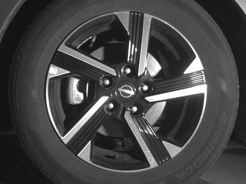 Used 2025 Nissan Sentra SV FWD image 15