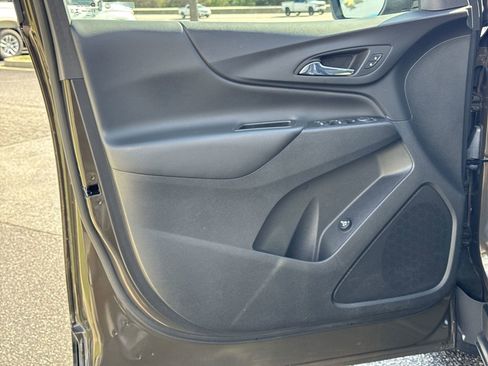 Used 2024 Chevrolet Equinox LT image 14
