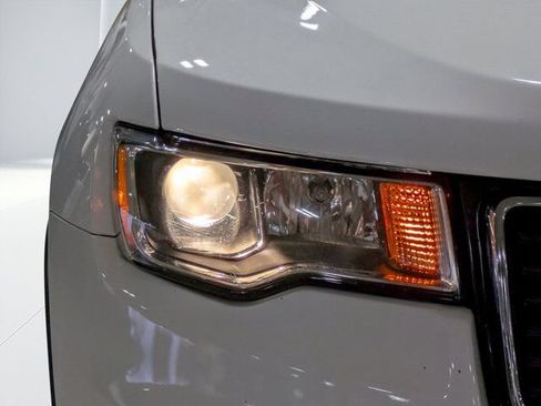 Used 2020 Jeep Grand Cherokee Limited w/ Luxury Group II AWD/4WD image 9