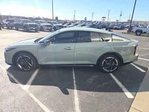 Used 2025 Kia K4 GT-Line image 2