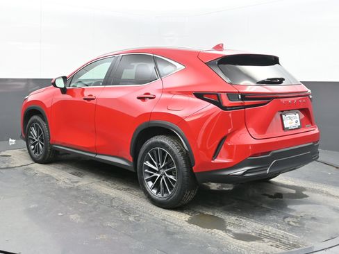 Used 2025 Lexus NX 250 FWD w/ Premium Package image 8