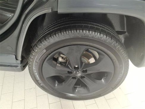 Used 2018 Jeep Compass Latitude image 16