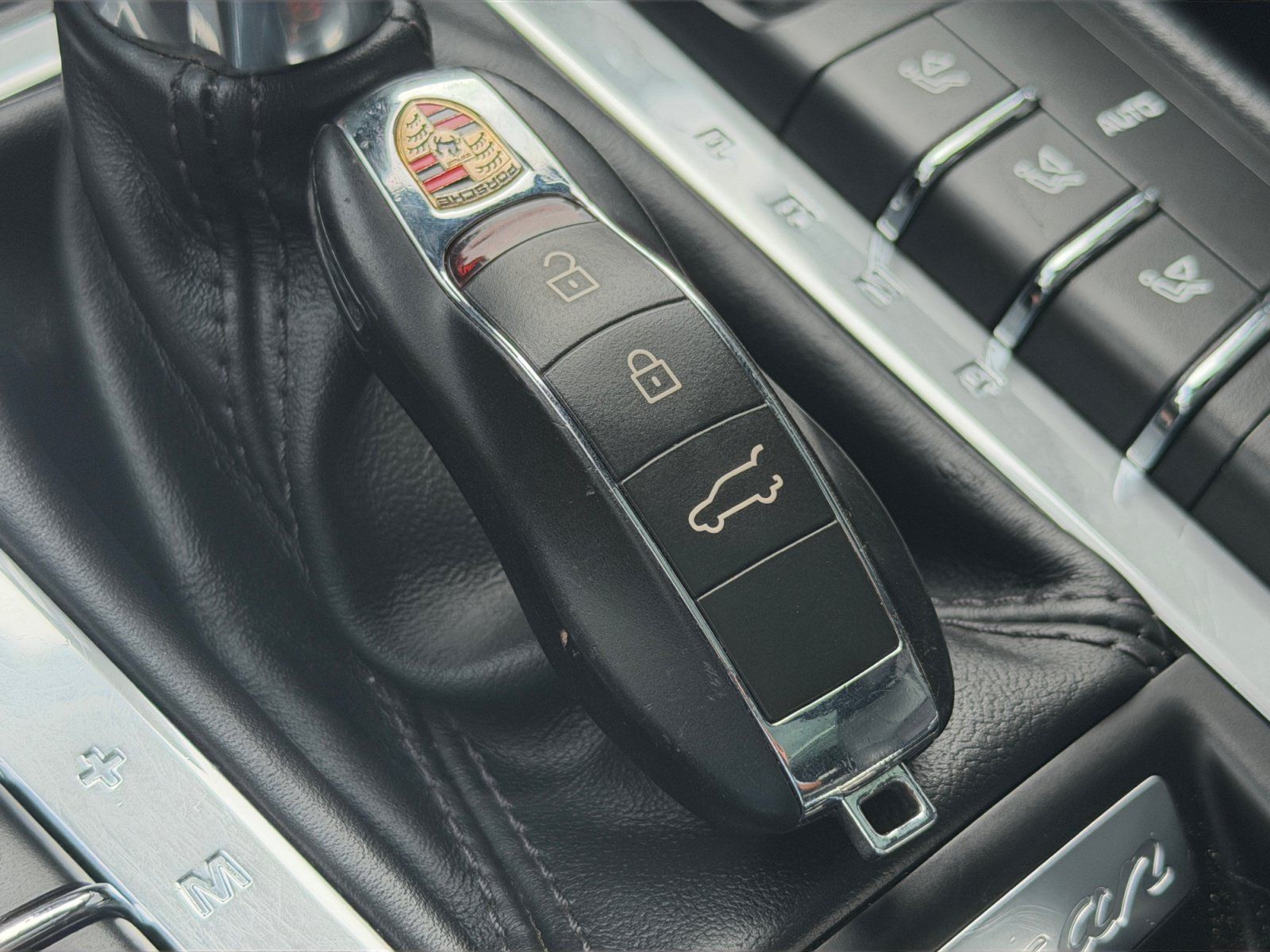 Used 2020 Porsche Macan AWD/4WD image 27